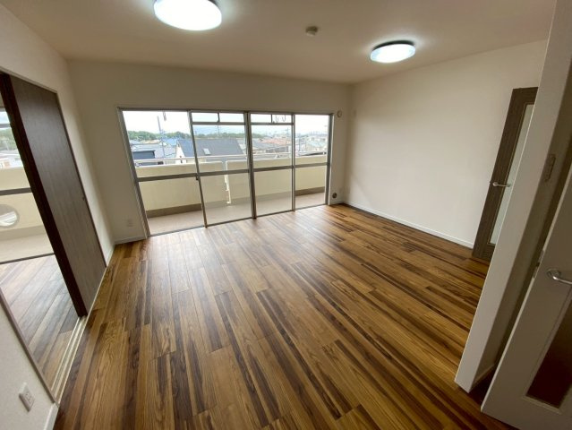 ソフィスティ城土の居間・リビング|明るく開放感のあるリビング。