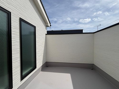 【KEIAI　Grace】東久留市滝山３期のバルコニー|2階のバルコニーは目線が気にならないので椅子やテーブルを置いてくつろぐスペースにもなります