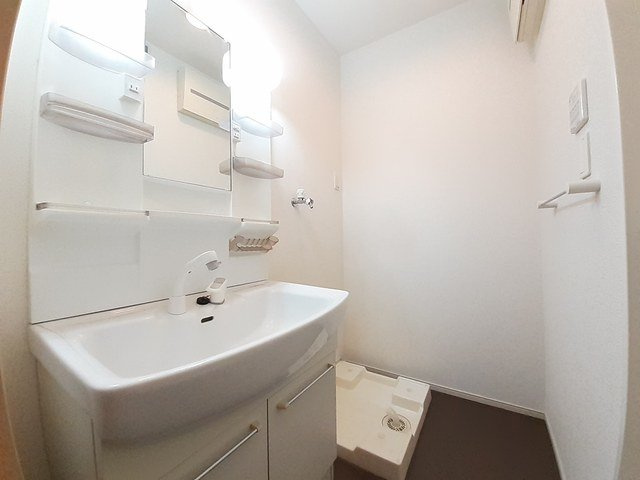 ヴィラ・フェリーチェⅠの洗面所|コンパクトで使いやすい洗面所