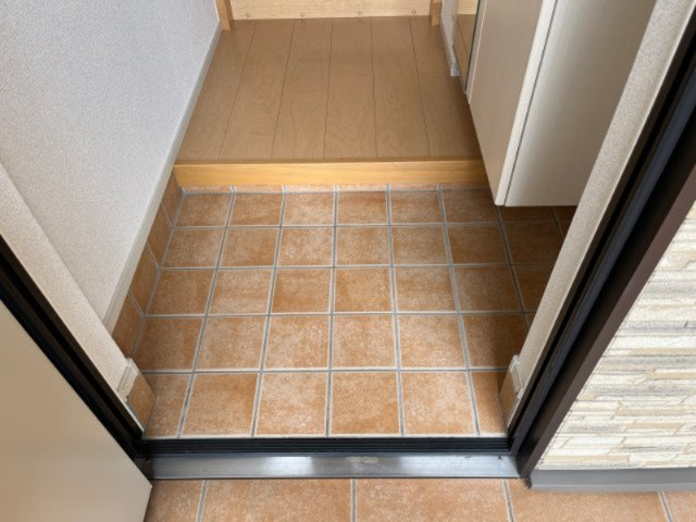 サンファースト　勝原の玄関