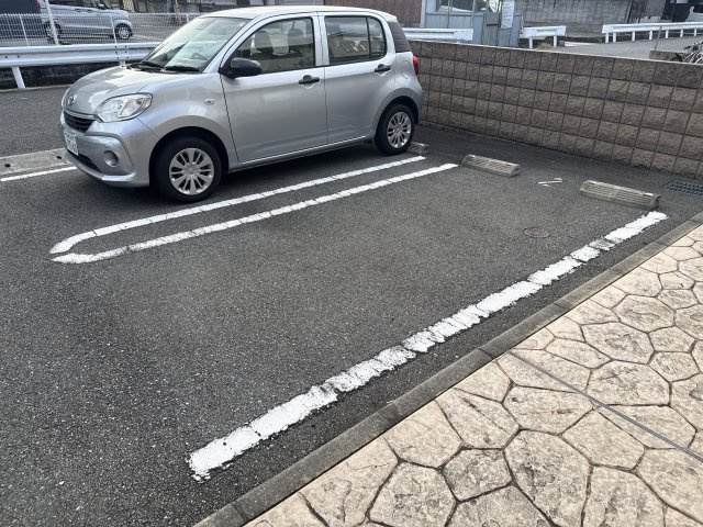 フィデールの駐車場