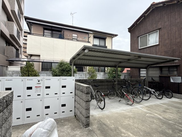 ブルーシャトーの駐車場