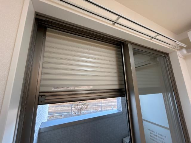 カラタチの内装|窓シャッター