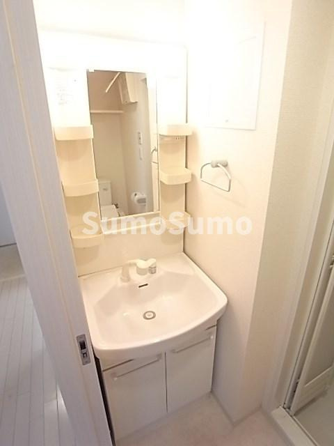 エステムプラザ神戸西Ⅴミラージュの洗面所|忙しい朝には欠かせない洗面所です