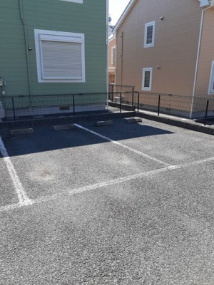 【駐車場】 | クレストヒルズＥ | 車をお持ちの方に嬉しい駐車場付きの物件です