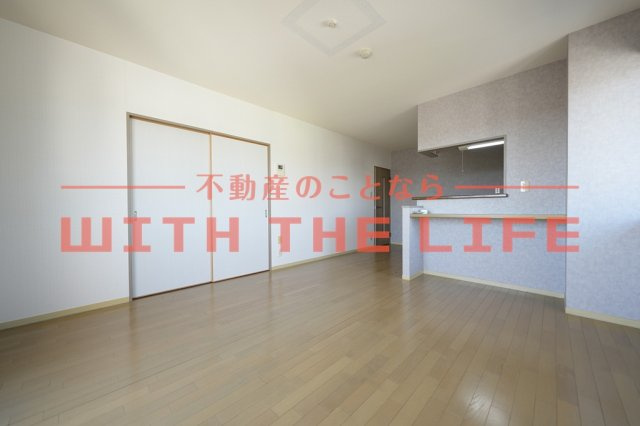 クレールⅡ【キャッシュバック対象物件】の居間・リビング|こちらのリビングで趣味の時間をお楽しみください