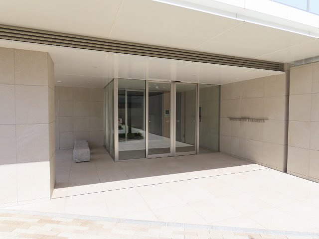 サーパス松本高宮のエントランス