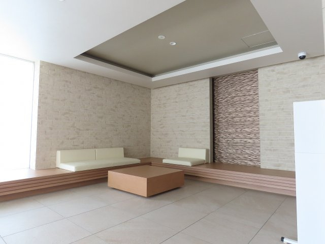 サーパス松本高宮のエントランス