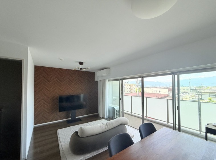 サーパス松本高宮の居間・リビング