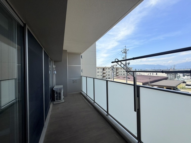 サーパス松本高宮のバルコニー