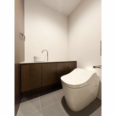 【トイレ】 | ラ・トゥール飯田橋 | 明るい色調の室内です