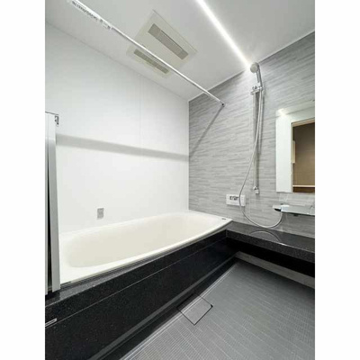 【浴室】 | ラ・トゥール飯田橋 | 明るい室内です