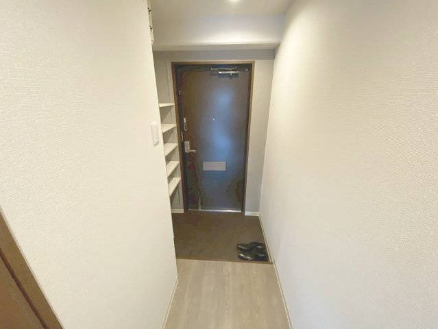 クロード・サンの玄関