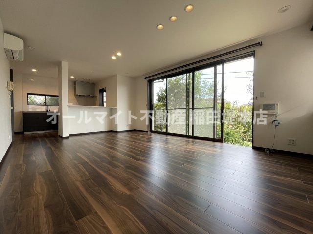 川崎市麻生区上麻生２丁目の一戸建ての居間・リビング