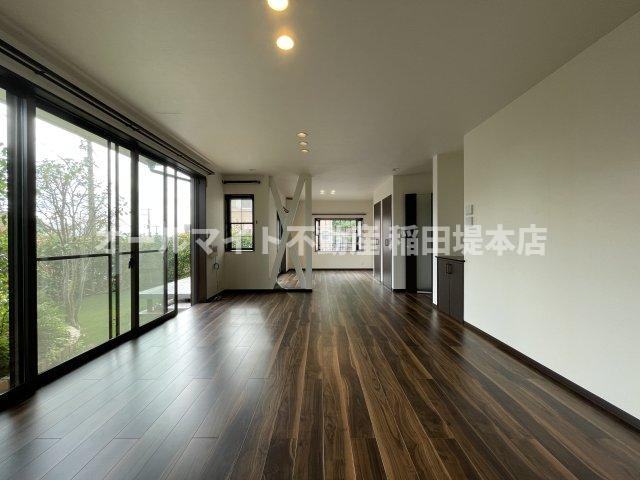 川崎市麻生区上麻生２丁目の一戸建ての居間・リビング