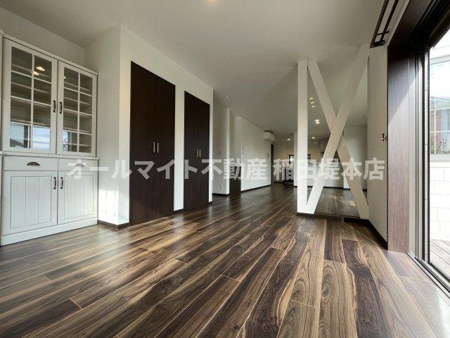 川崎市麻生区上麻生２丁目の一戸建ての居間・リビング