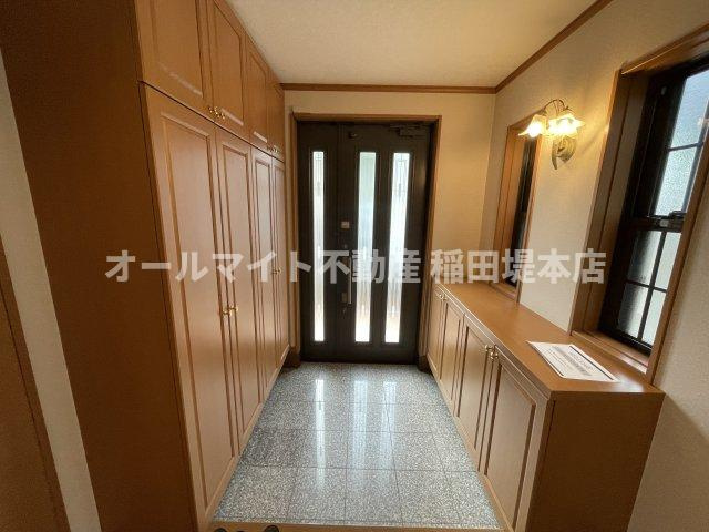 川崎市麻生区上麻生２丁目の一戸建ての玄関