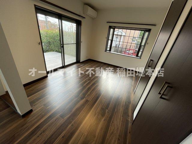 川崎市麻生区上麻生２丁目の一戸建ての居間・リビング