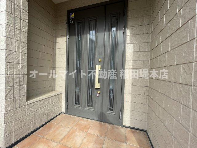 川崎市麻生区上麻生２丁目の一戸建ての玄関