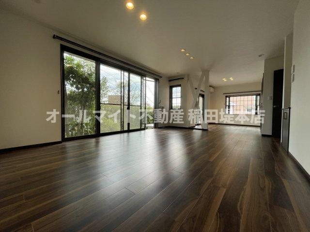 川崎市麻生区上麻生２丁目の一戸建ての居間・リビング