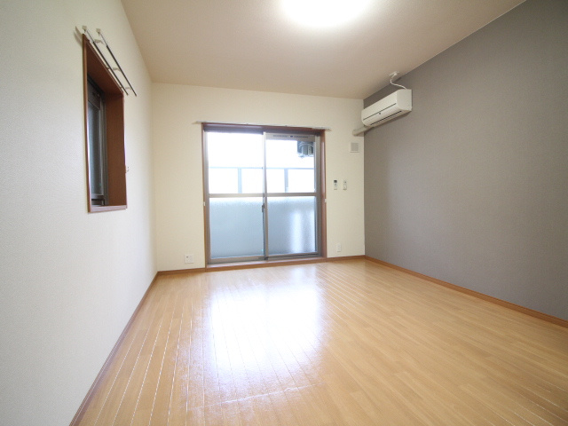 サンライト東条の洋室|角部屋　2面採光