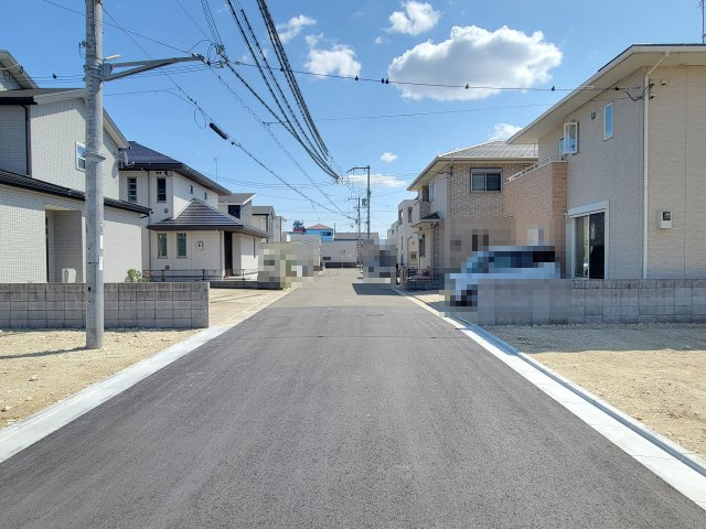 ライフフィールド新中島Ⅴの前面道路含む現地写真