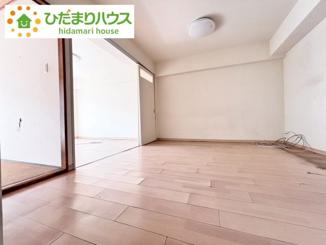 ローズハイツ野田愛宕　B棟の居間・リビング|ママがひとりにならない、リビングとつながるオープンキッチンなら家族のお手伝いも増え、会話がうまれます。