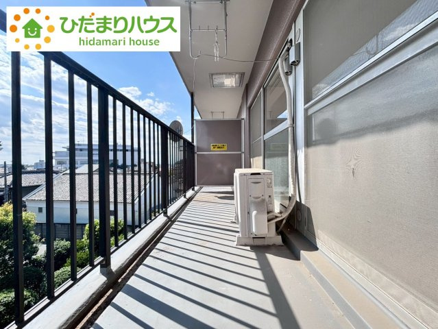 ローズハイツ野田愛宕　B棟のバルコニー|洗濯物もすぐに乾きますね！