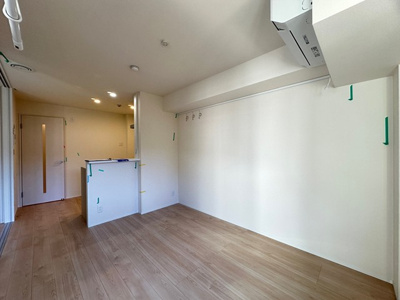 【居間・リビング】 | 【新築】Nalu Avion/ナル・アヴィオン | ※施工中※南西向きリビングダイニングキッチン9.8帖☆女性に人気なカウンターキッチンです！お話しながら料理ができるってうれしい♪