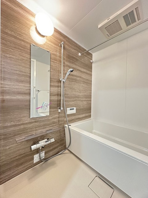 【浴室】 | 【新築】Nalu Avion/ナル・アヴィオン | ※施工中※追い焚き機能・浴室暖房乾燥機＆物干しバー付きバスルーム♪お風呂に浸かって一日の疲れもリフレッシュ♪