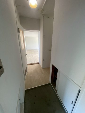 ヴィラナリー釧路Ⅲ　1号棟の玄関