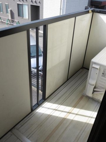 フィール　ファインＡのバルコニー|外からの目が気にならないバルコニーで洗濯物が干せます