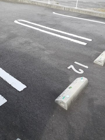 トビアスガーデン南沖洲Ａの駐車場|車をお持ちの方に嬉しい駐車場付きの物件です