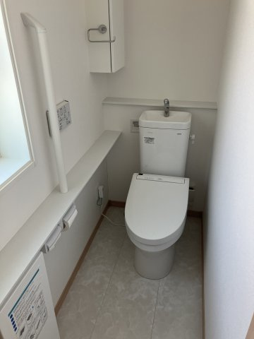 岸の丘町　中古戸建て（一条工務店施工）のトイレ|清潔感のあるトイレです