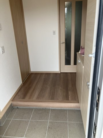 岸の丘町　中古戸建て（一条工務店施工）の玄関|シンプルで使いやすい玄関です