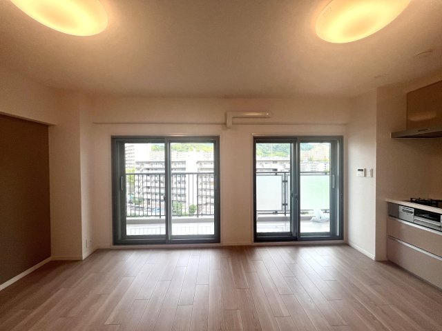 寝屋川東ファミリータウン西四番館の居間・リビング