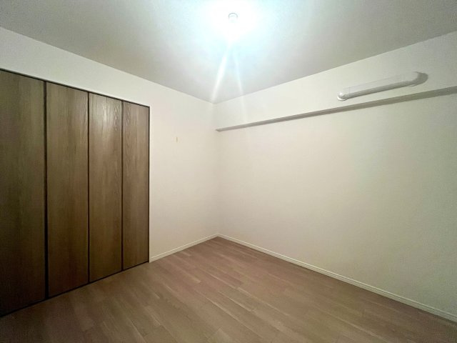 寝屋川東ファミリータウン西四番館の洋室|コンパクトで使いやすい洋室です