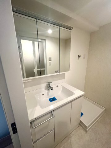 寝屋川東ファミリータウン西四番館の洗面所|コンパクトで使いやすい洗面所