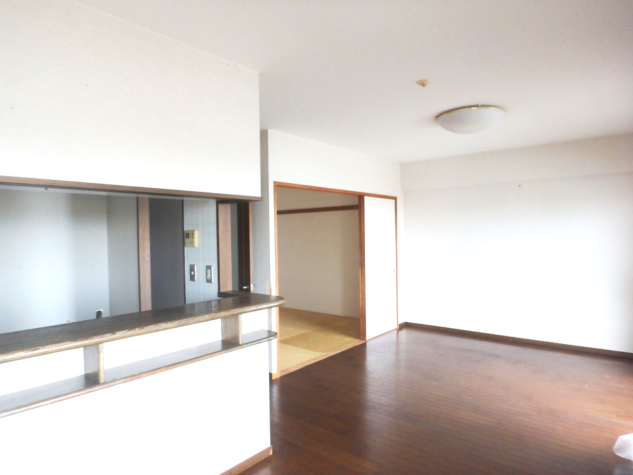 芦屋ハイタウンのキッチン|キッチンでお料理をお楽しみください