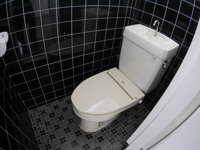 鈴蘭台西町戸建のトイレ|落ち着いたトイレです