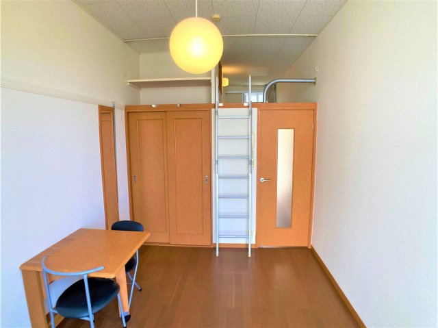 【居間・リビング】 | 設備・仕様は号室により異なる為、現況を優先致します。