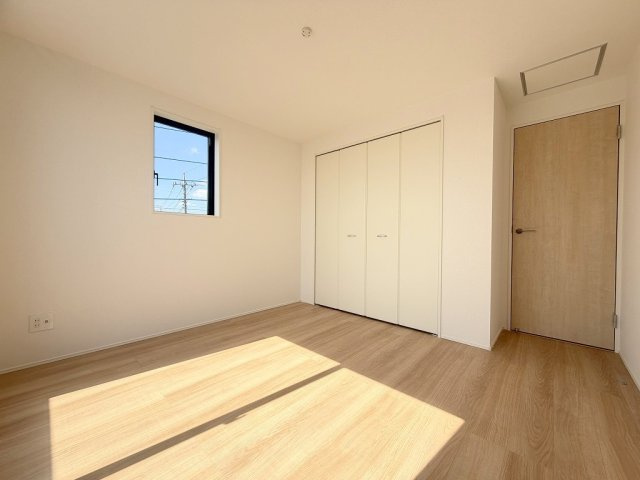 三郷市彦川戸1丁目　新築戸建　全1棟の洋室|クローゼット付きの洋室6.06帖