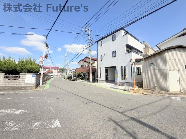 三郷市彦川戸1丁目　新築戸建　全1棟の前面道路含む現地写真|前面道路含む現地写真です。