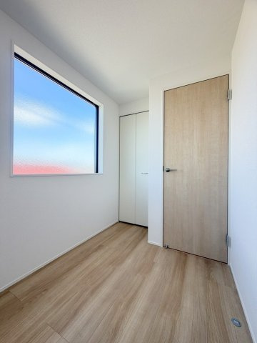 三郷市彦川戸1丁目　新築戸建　全1棟の洋室|趣味部屋や収納としても活用できる2.75帖の小ぶりな洋室