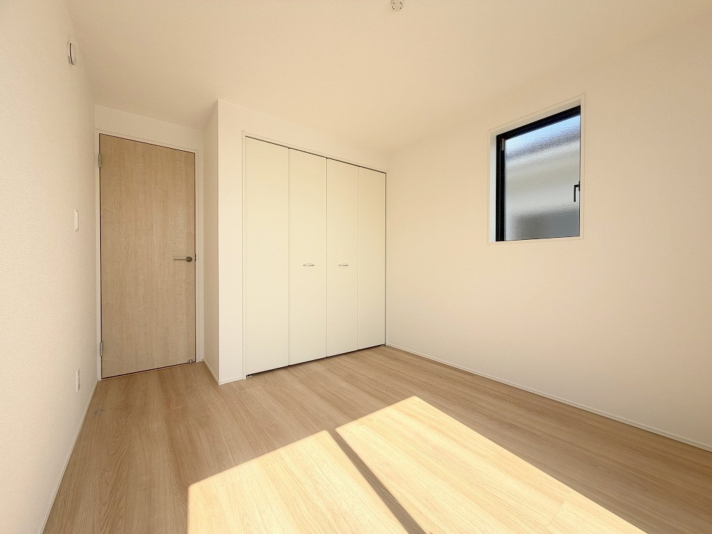 三郷市彦川戸1丁目　新築戸建　全1棟の洋室|クローゼット付きの洋室5.25帖