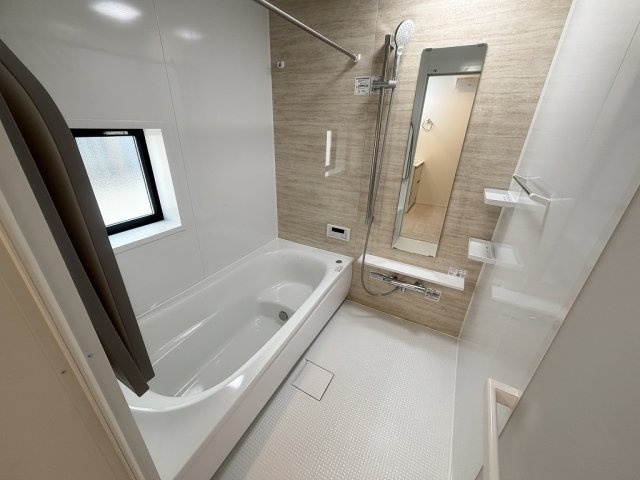 三郷市彦川戸1丁目　新築戸建　全1棟の浴室|一日の疲れをゆったり癒す広々一坪バス