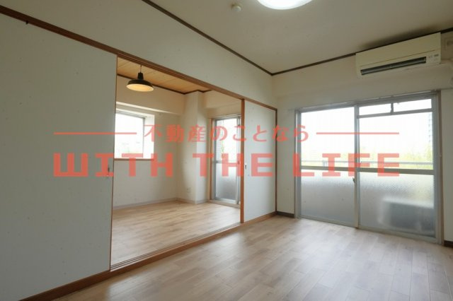 セントラルアベニュー【キャッシュバック対象物件】のバルコニー|バルコニーからの眺めを楽しみながら食事をしませんか