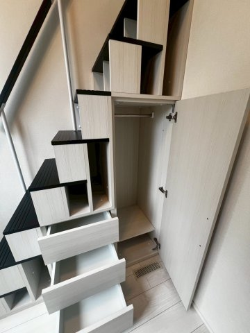 中野区若宮１丁目のアパートの収納