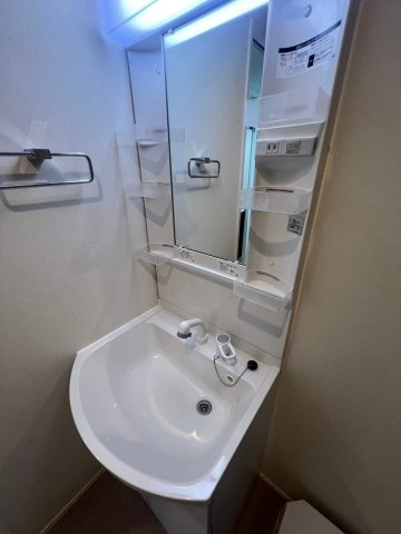 中野区若宮１丁目のアパートの独立洗面台