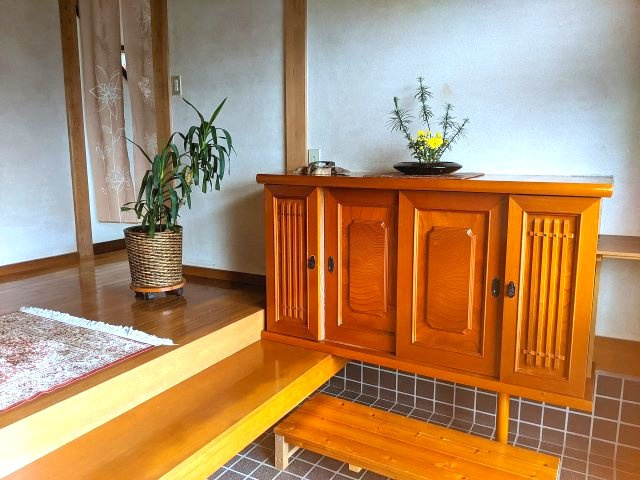 大山町加茂中古戸建の玄関